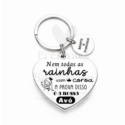 Chaveiro metálico em forma de coração e pendente redondo com texto em português