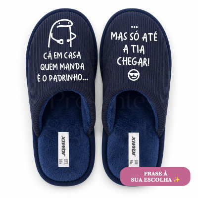 Chinelos masculinos azuis com texto branco e etiqueta JOMIX