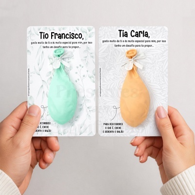 Cartões decorativos com balões e mensagem em português