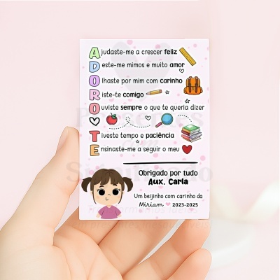 Cartão personalizado com mensagem de agradecimento em português e ilustrações coloridas para presente