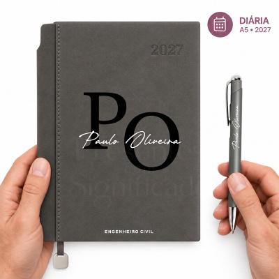 Caderno cinza com inscrição PO Paulo Oliveira 2027 e caneta cinza na mão