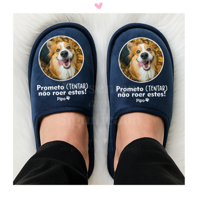 Chinelos azuis com foto de cão e texto personalizado