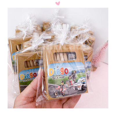 Conjunto de lápis de cor com embalagem personalizada de aniversário para criança chamada Diego