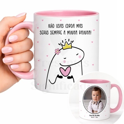Caneca branca com interior e pega rosa com desenho e texto em português e foto de bebé para Dia da Mãe