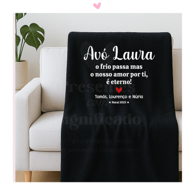 Cobertor preto com texto personalizado em branco e vermelho