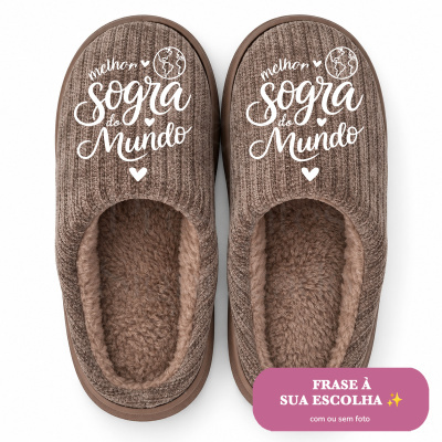Chinelos castanhos com frase impresa melhor sogra do Mundo
