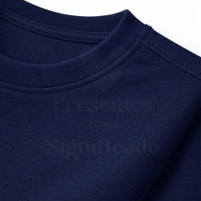 Camisola azul escura de algodão com gola redonda canelada e costuras duplas