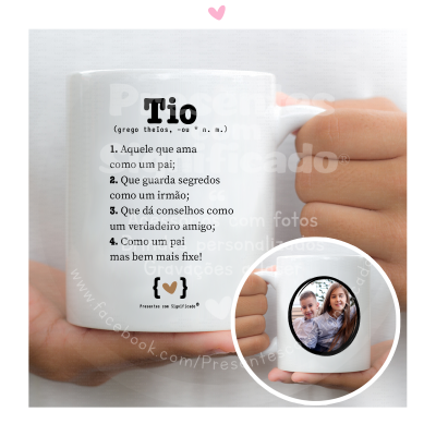 Caneca branca com texto em português sobre o significado de 'Tio' e foto personalizada no verso.
