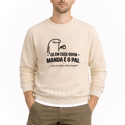 Sweat bege claro com impressão preta com texto divertido em português.