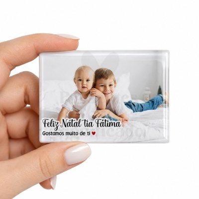 Íman retangular com foto de duas crianças e texto de Feliz Natal