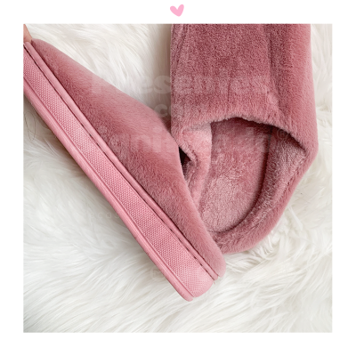 Pantufas cor de rosa felpudas com sola de borracha