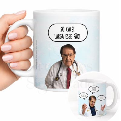 Caneca branca com imagem de médico e textos em português