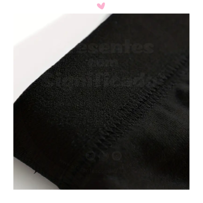 Tecido preto com costura sobre fundo branco e coração rosa