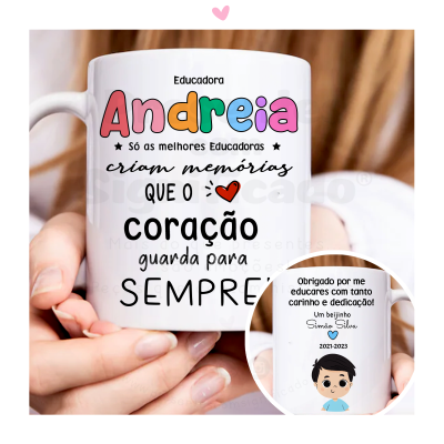 Caneca branca com mensagem personalizada para educadora Andreia e ilustração de criança