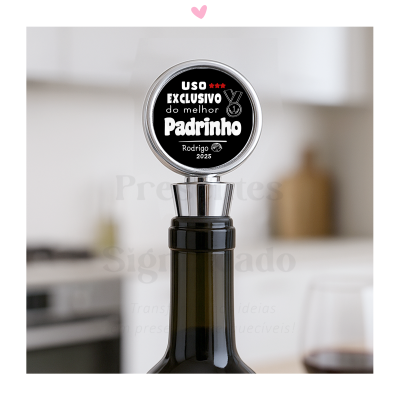 Rolha de vinho personalizada com texto para o melhor padrinho em cima da garrafa