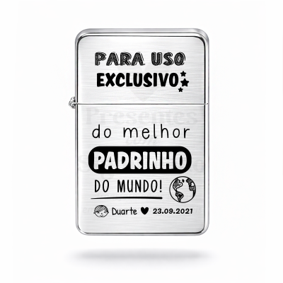 Isqueiro metálico prateado com texto para padrinho