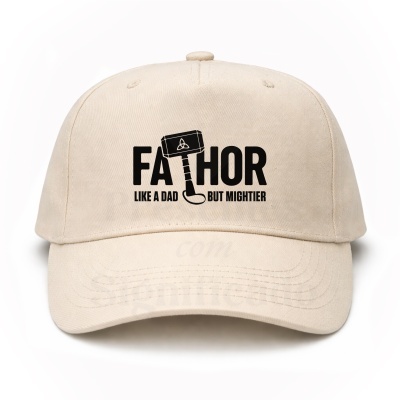 Boné bege com estampa preta FATHOR LIKE A DAD BUT MIGHTIER e martelo estilizado