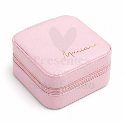 Estojo quadrado rosa claro com nome Mariana em dourado