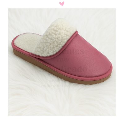 Pantufa rosa com interior felpudo branco