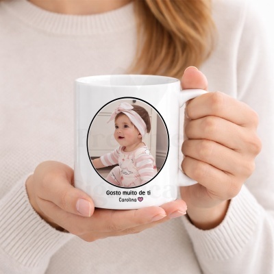 Caneca branca com foto de bebé e texto personalizado