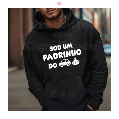 Camisola preta com capuz e bolso, com texto e desenhos brancos
