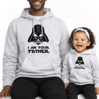 Casacos cinza claro com estampas pretas de Darth Vader e texto para pai e filha