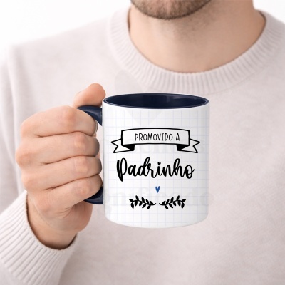 Caneca branca com pega azul escuro com texto Padrinho e decoração de ramos