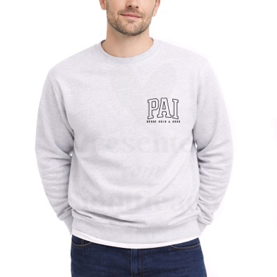Sweatshirt cinza clara com texto preto PAi