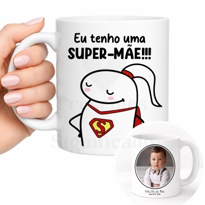 Caneca branca com texto e desenho de super-mãe e outra caneca com foto de bebé e texto de feliz dia da mãe.