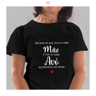 T-shirt preta com texto em branco e vermelho sobre maternidade e avó