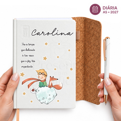 Agenda diária personalizada branca com desenho infantil e caneta em fundo branco
