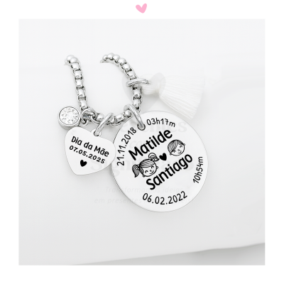 Porta-chaves de corrente prateada com pendentes redondo, coração e tassel branco