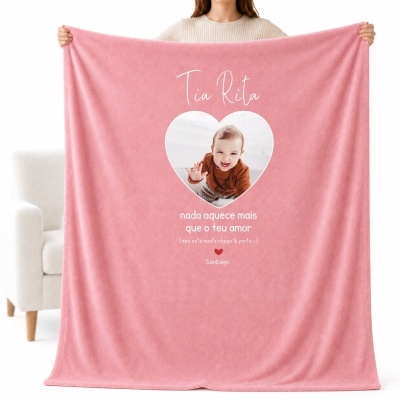Manta rosa com foto de bebé e texto personalizado em branco
