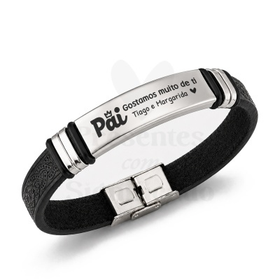 Pulseira preta com placa metálica gravada