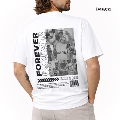 T-shirt branca com design fotográfico em preto e branco e texto nas costas