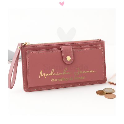 Carteira cor de rosa com alça e texto personalizado para madrinha