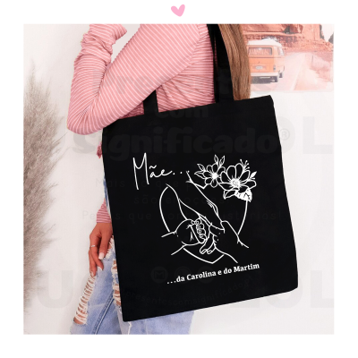 Saco de tecido preto com design branco e texto dedicado à mãe
