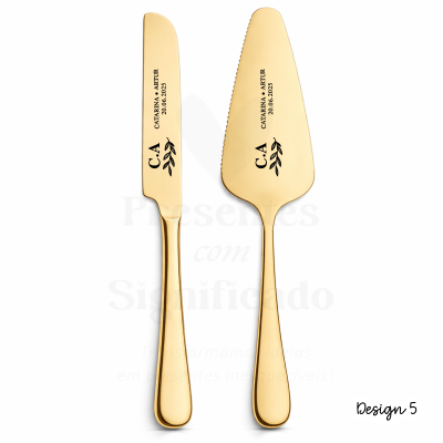 Conjunto de faca e espátula dourados com gravação preta