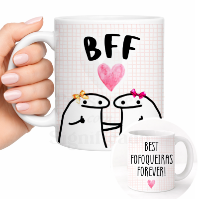 Caneca branca com ilustração de figuras e texto BFF e BEST FOFOQUEIRAS FOREVER