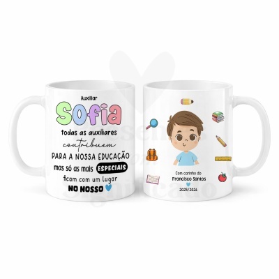 Duas tazas brancas para auxiliar educacional com texto e ilustração de menino cercado por ícones escolares