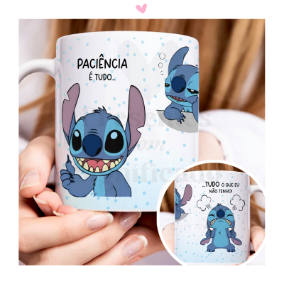 Caneca branca com personagens Stitch e texto em português sobre paciência