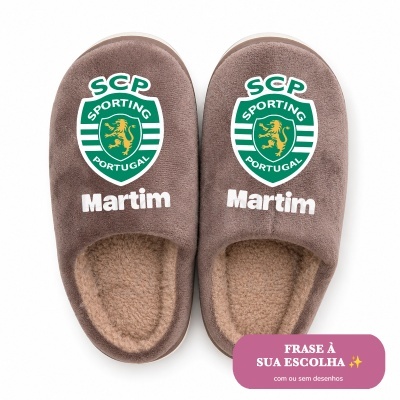 Chinelos castanho com emblema SCP Sporting Portugal e nome Martim