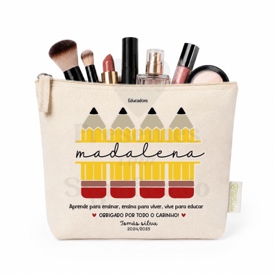 Bolsa de maquilhagem em algodão reciclado com design de lápis e texto em português com produtos de maquilhagem dentro