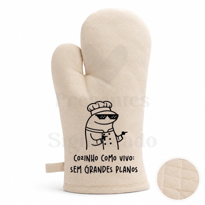 Luvas de forno bege com ilustração e texto na frente