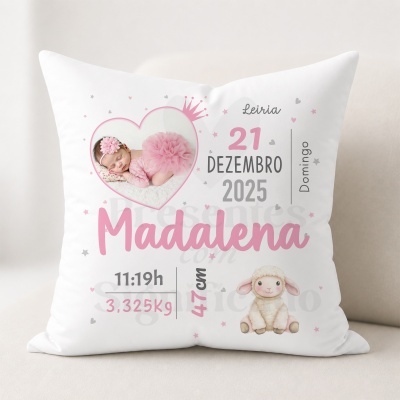 Almofada branca com foto de bebé e detalhes em rosa e cinzento