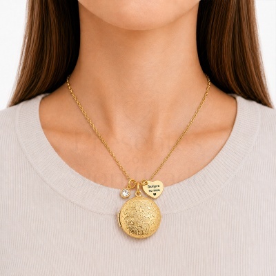 Colar dourado com medalhão floral e pendente coração Sempre no meu