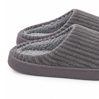 Pantufas cinzentas com interior felpudo cinza claro