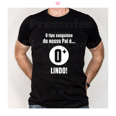 Camiseta preta com texto branco e preto sobre tipo sanguíneo e pai.