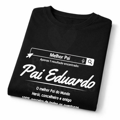 T-shirt preta com texto branco estampado