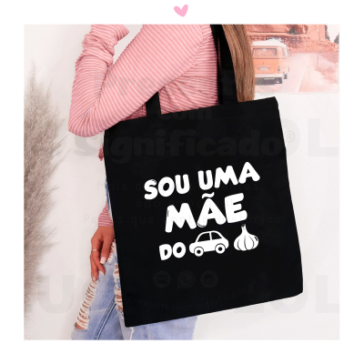 Saco de tecido preto com texto e ícones em branco